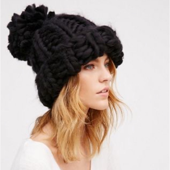Free People Accessories - NO OFFERS New Super Chunky knit pom beanie BLACK ONLY